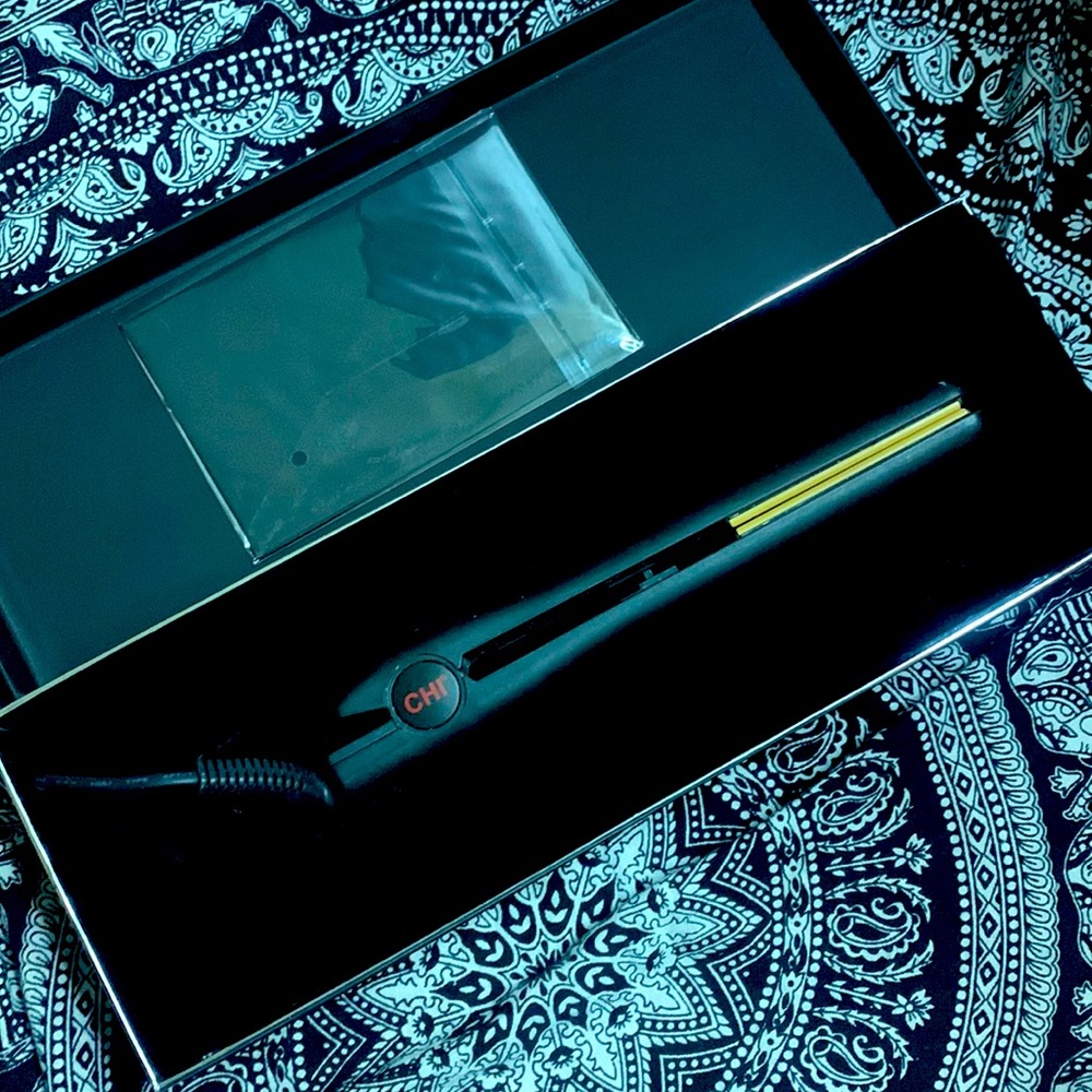 Chi standard sized hair straightener.